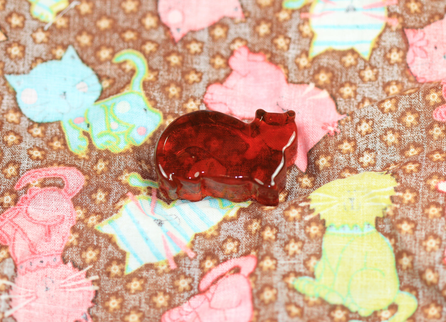 Cat shaped rockin rosin violin viola cello with patterned cloth
