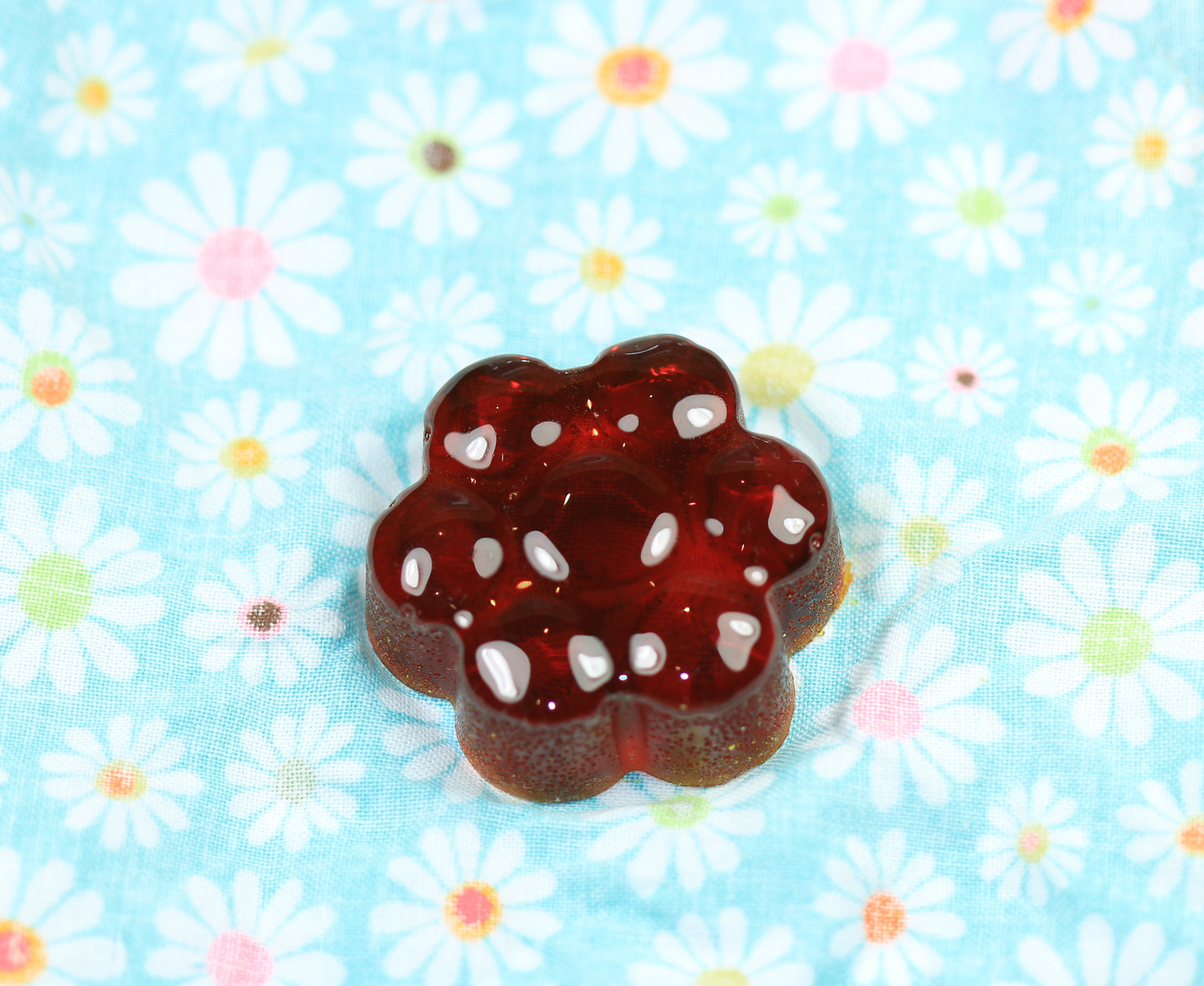 Daisy shaped rockin rosin violin viola cello with patterned cloth